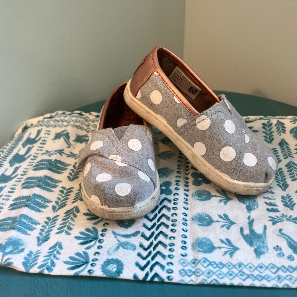 Toms Felt Polkadot Classics
